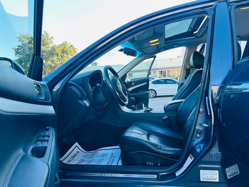 2009 INFINITI G37 Image 11