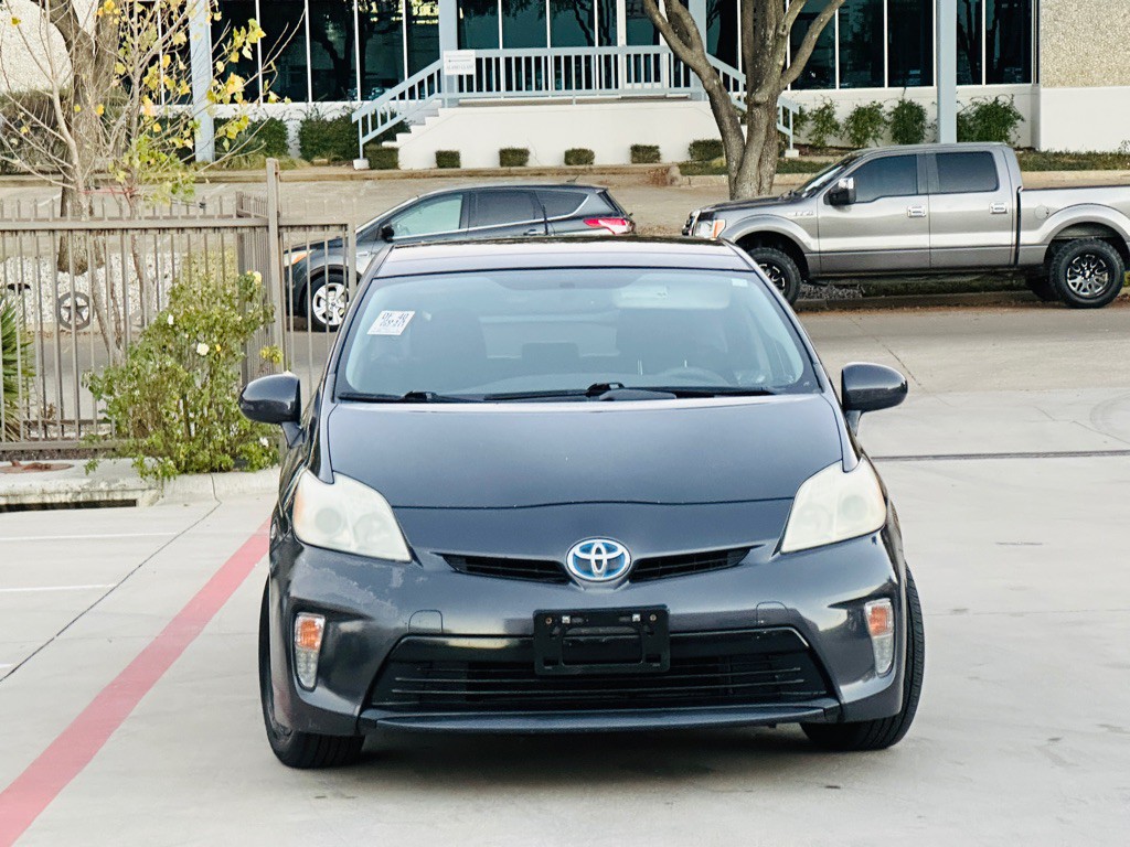 2013 Toyota Prius Image 2