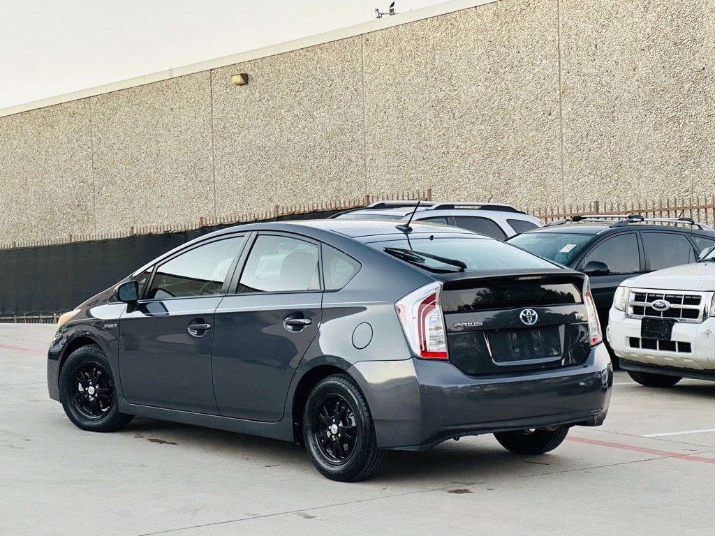 2013 Toyota Prius Image 7