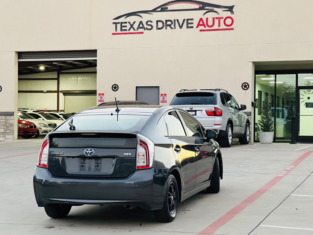 2013 Toyota Prius Image 9