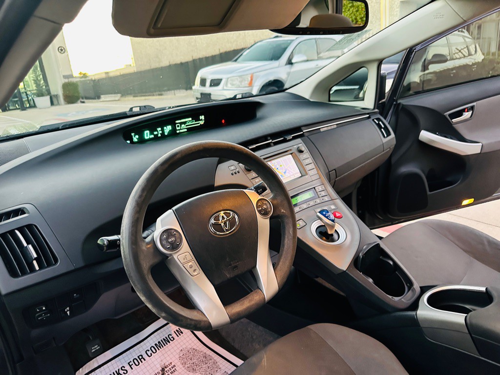 2013 Toyota Prius Image 13