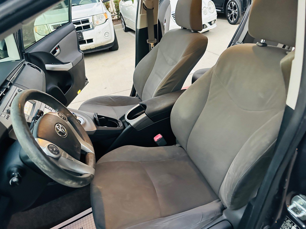 2013 Toyota Prius Image 14