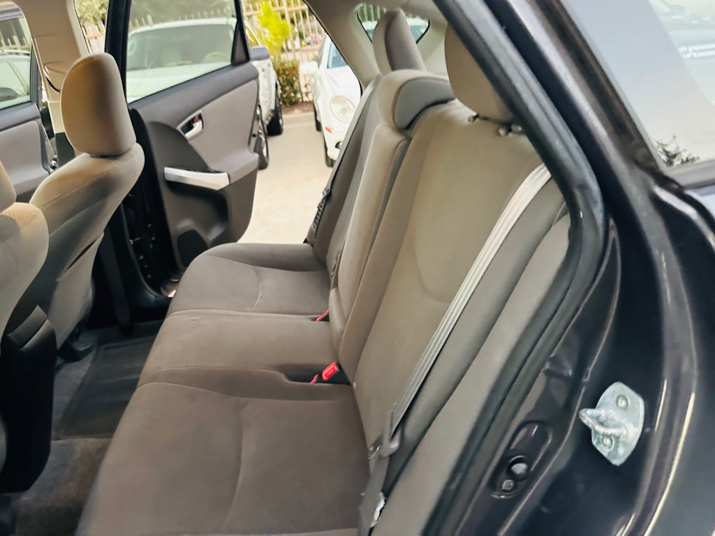 2013 Toyota Prius Image 16