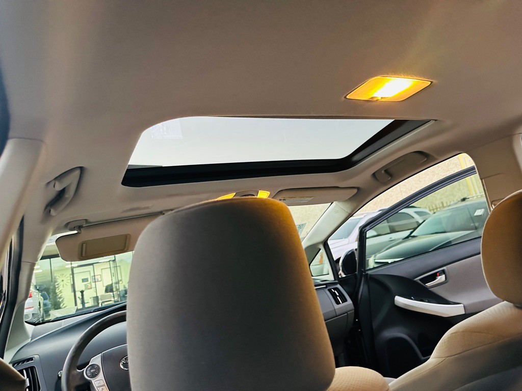 2013 Toyota Prius Image 17