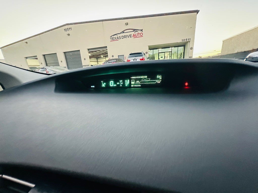 2013 Toyota Prius Image 25