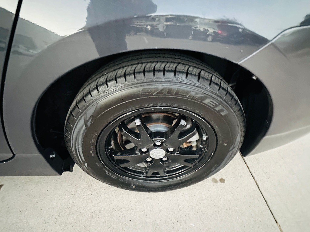 2013 Toyota Prius Image 28