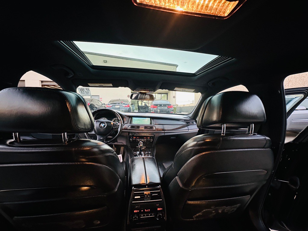2014 BMW 7 Series Image 19