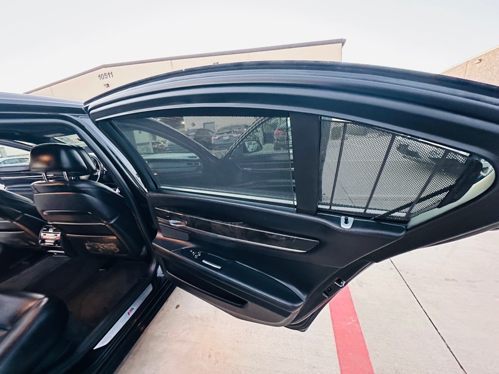 2014 BMW 7 Series Image 23