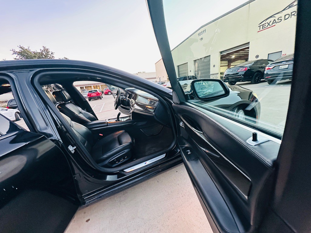 2014 BMW 7 Series Image 24