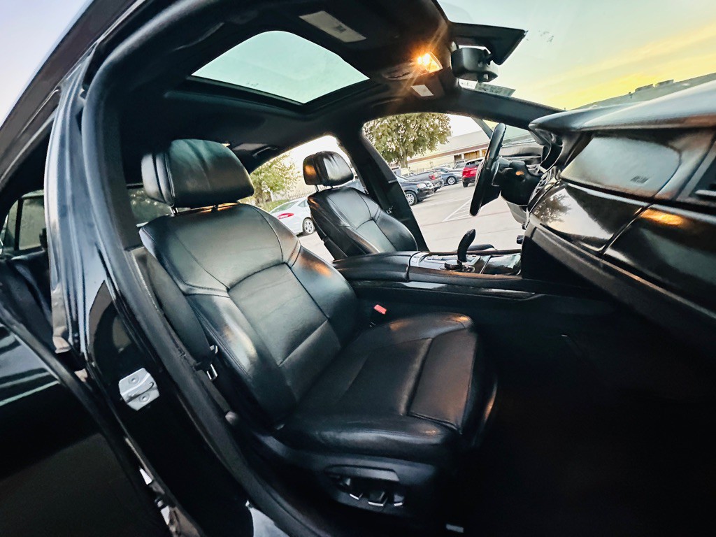 2014 BMW 7 Series Image 25