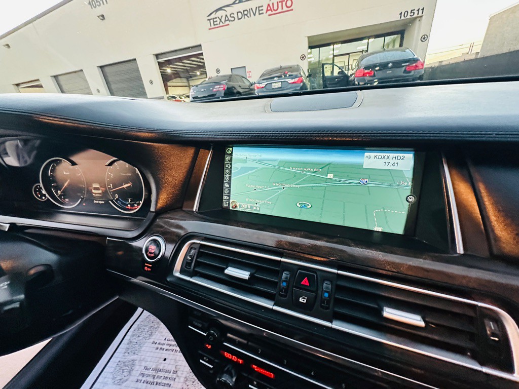 2014 BMW 7 Series Image 27