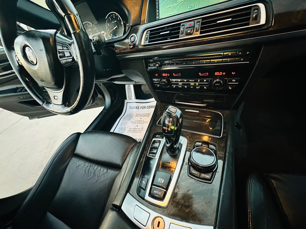 2014 BMW 7 Series Image 29