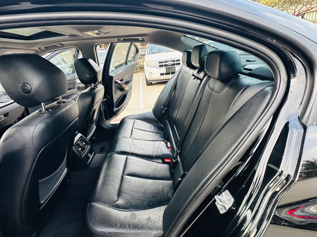 2014 BMW 3 Series Image 17