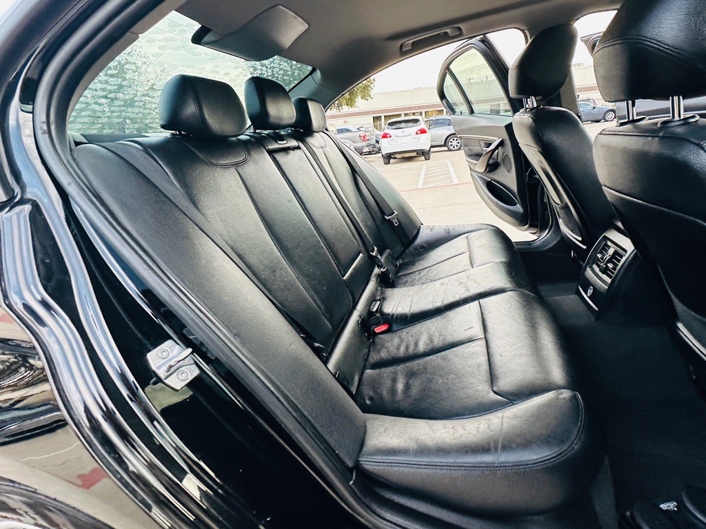 2014 BMW 3 Series Image 19