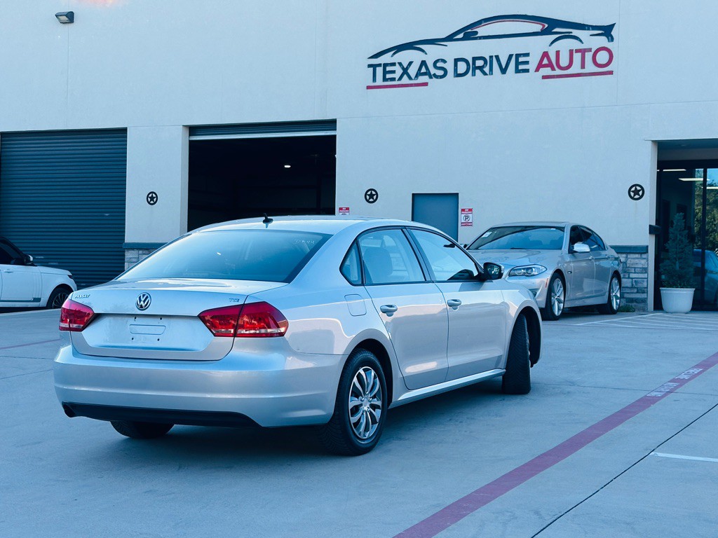 2014 Volkswagen Passat Image 9