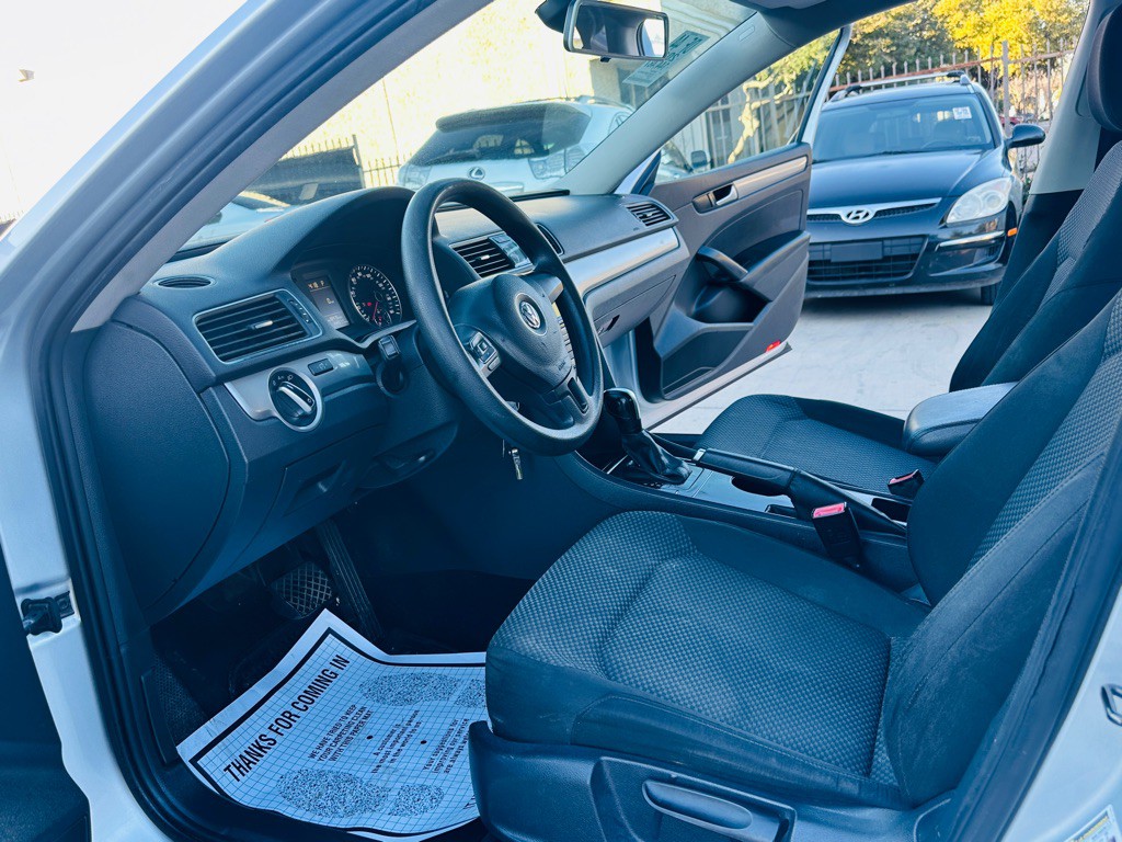 2014 Volkswagen Passat Image 12