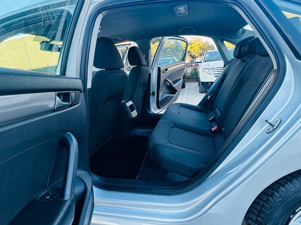 2014 Volkswagen Passat Image 15