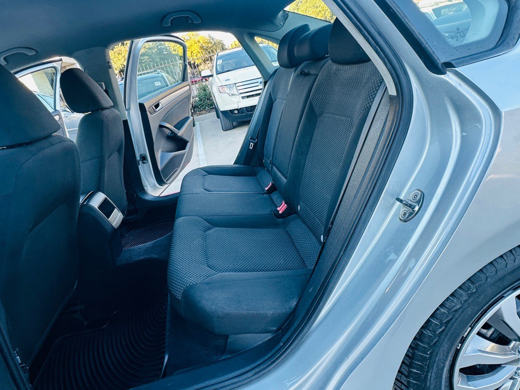 2014 Volkswagen Passat Image 16