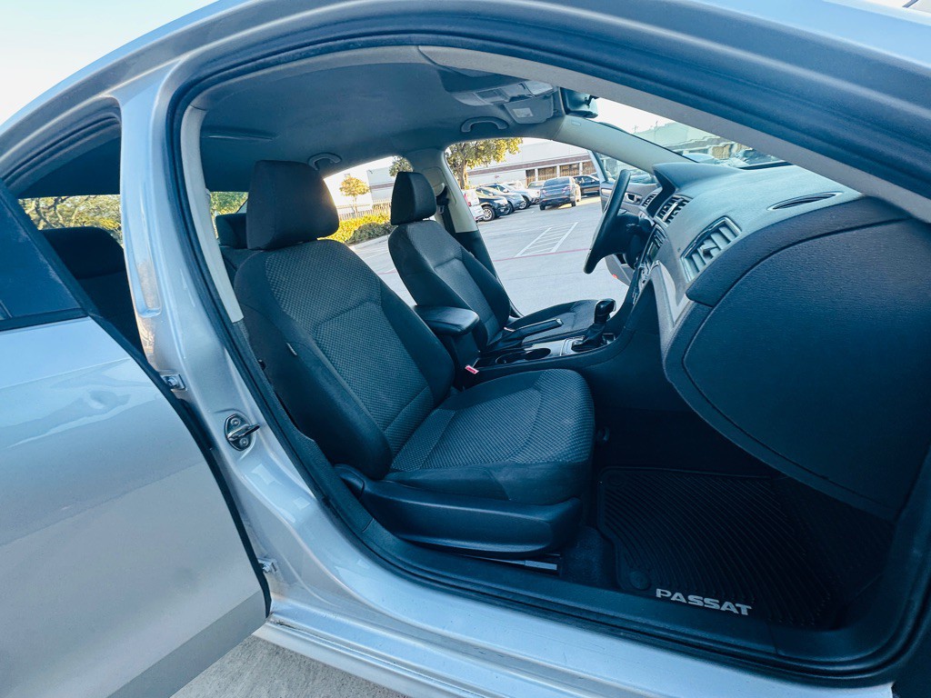 2014 Volkswagen Passat Image 21