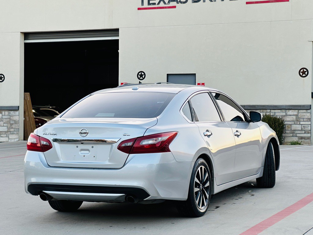 2018 Nissan Altima Image 10