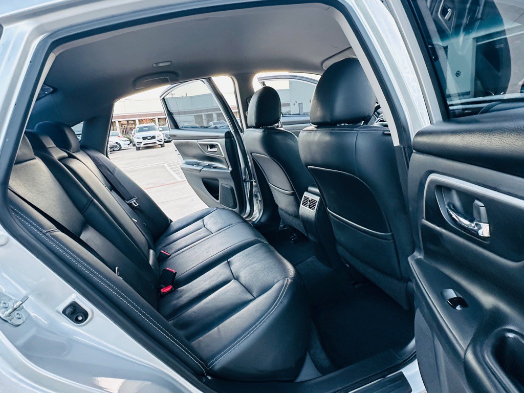 2018 Nissan Altima Image 19