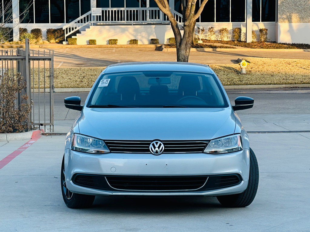 2011 Volkswagen Jetta Image 2