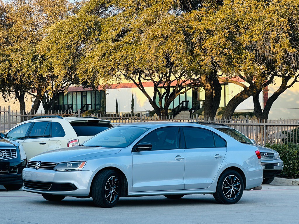 2011 Volkswagen Jetta Image 4