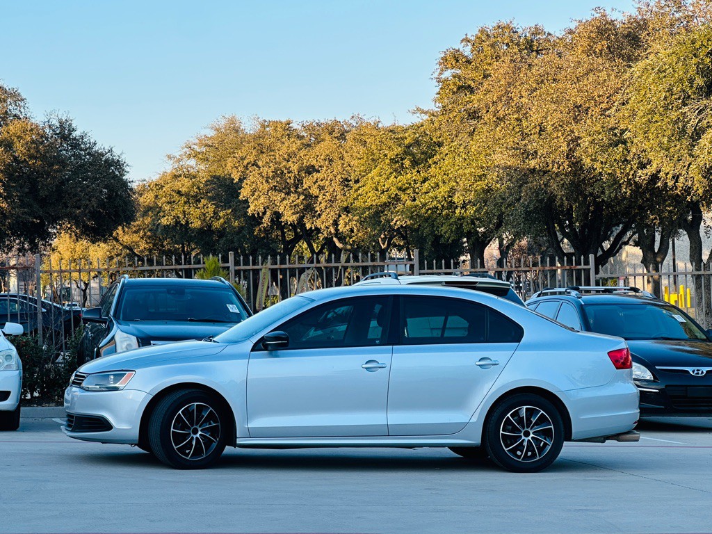 2011 Volkswagen Jetta Image 5