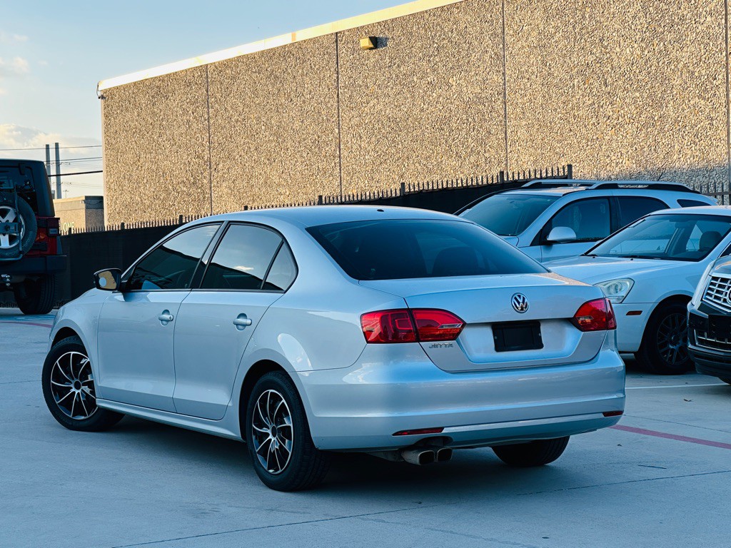 2011 Volkswagen Jetta Image 8