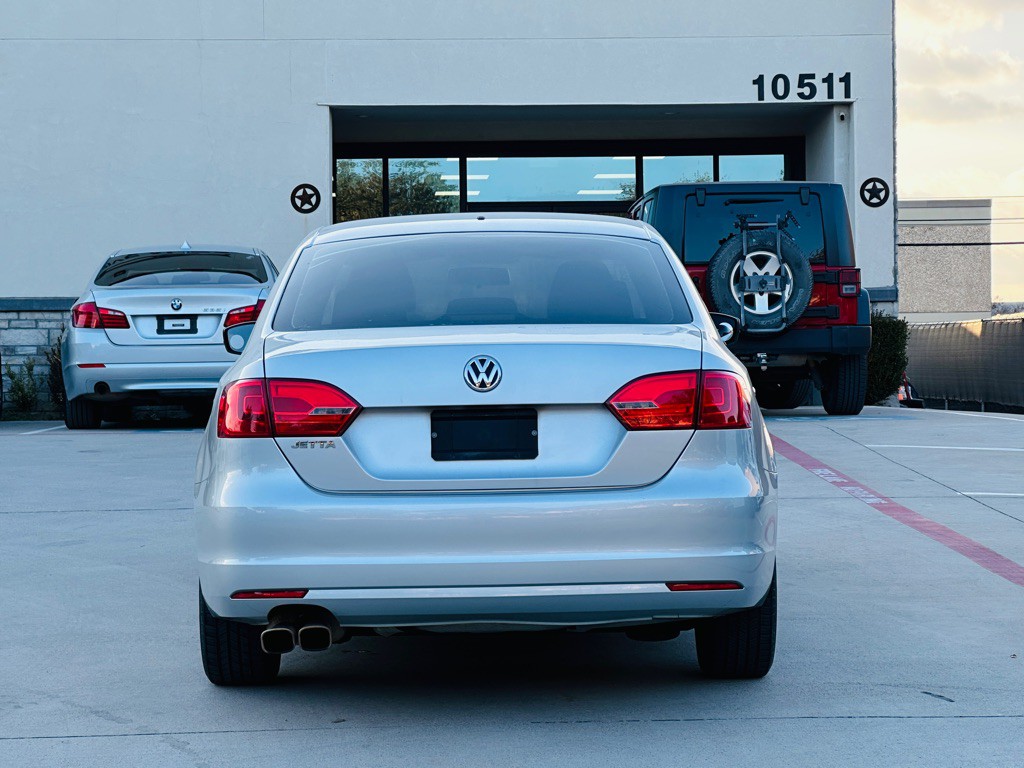 2011 Volkswagen Jetta Image 9