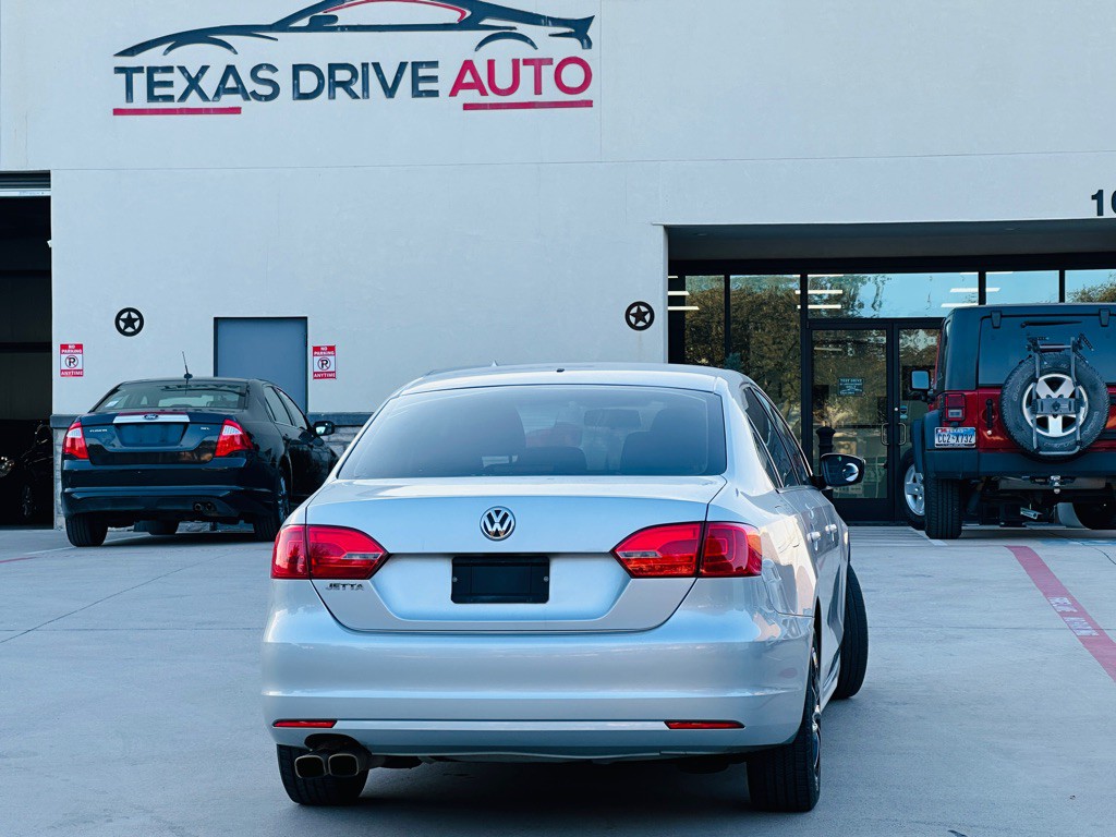 2011 Volkswagen Jetta Image 10