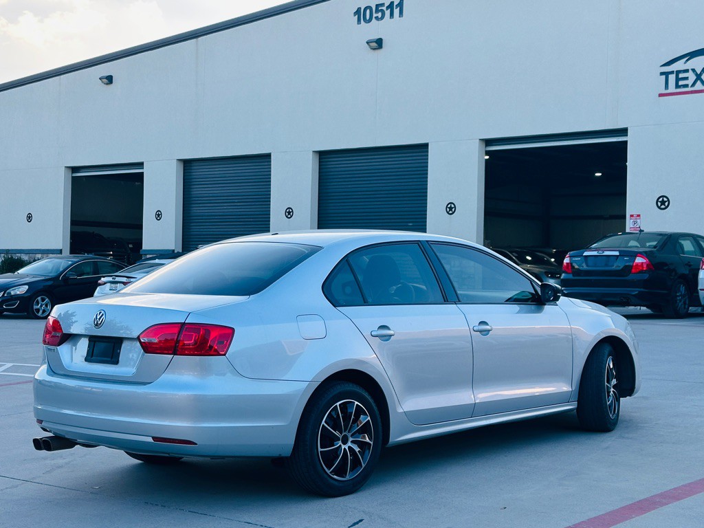 2011 Volkswagen Jetta Image 12