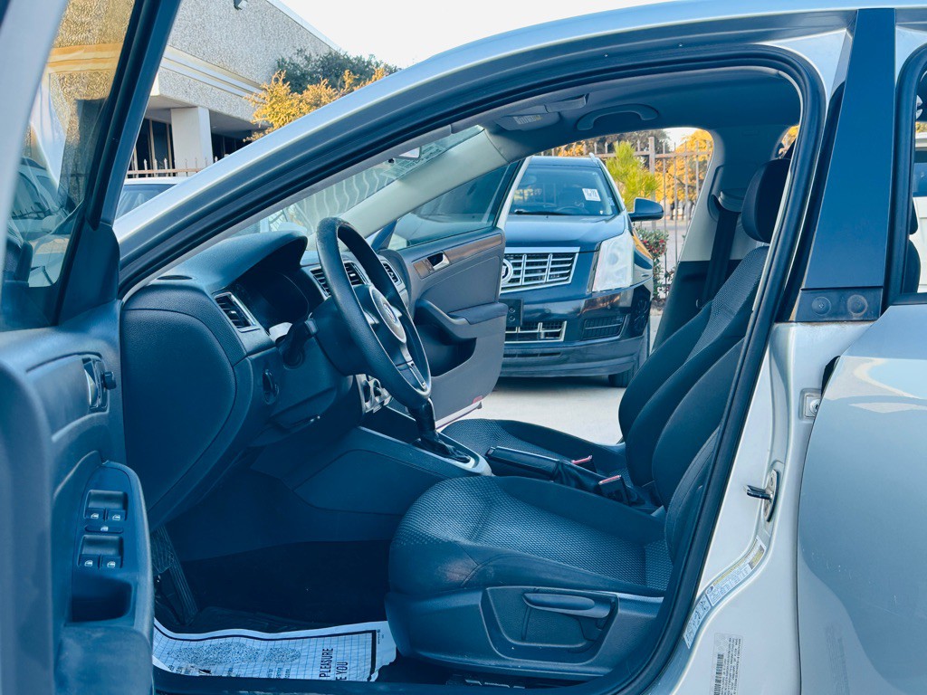 2011 Volkswagen Jetta Image 14