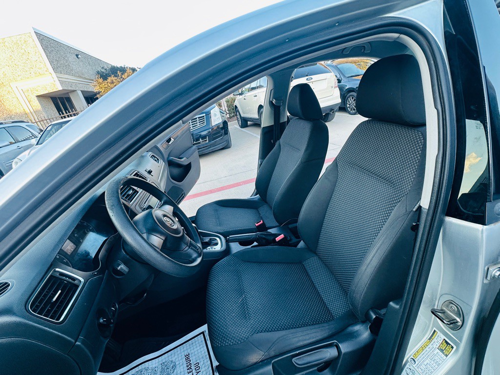 2011 Volkswagen Jetta Image 16