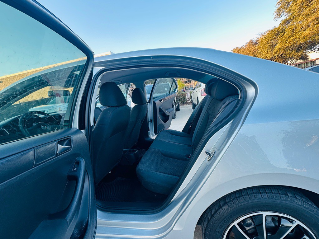 2011 Volkswagen Jetta Image 18