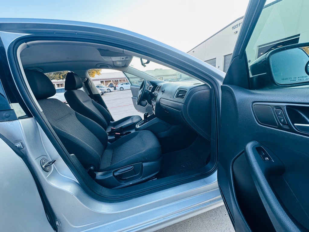 2011 Volkswagen Jetta Image 23