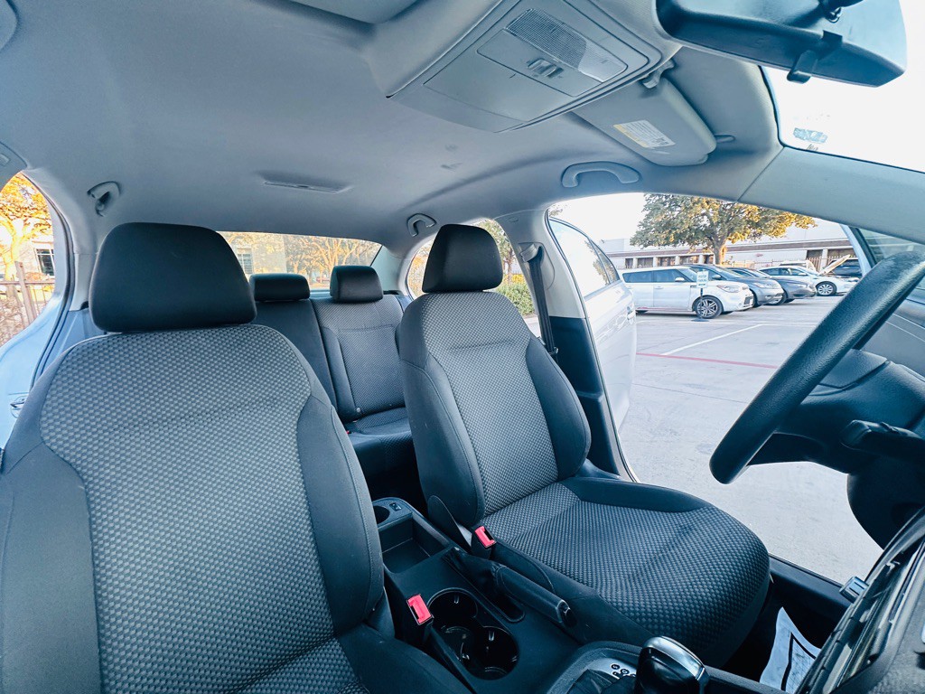 2011 Volkswagen Jetta Image 25