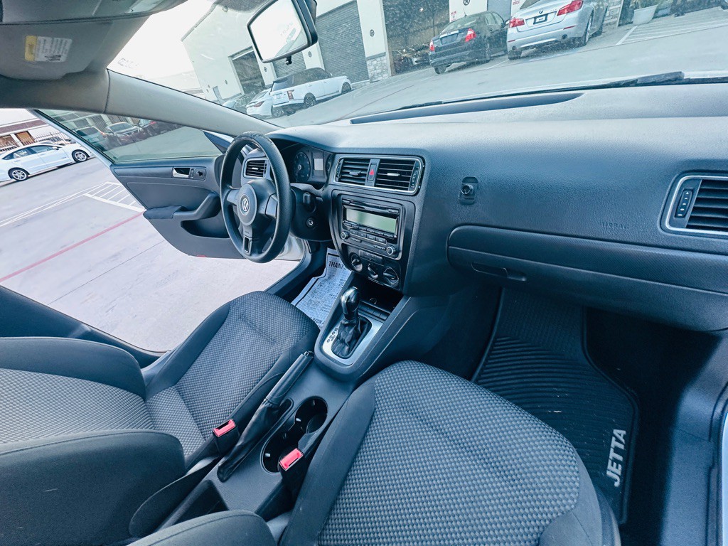 2011 Volkswagen Jetta Image 26