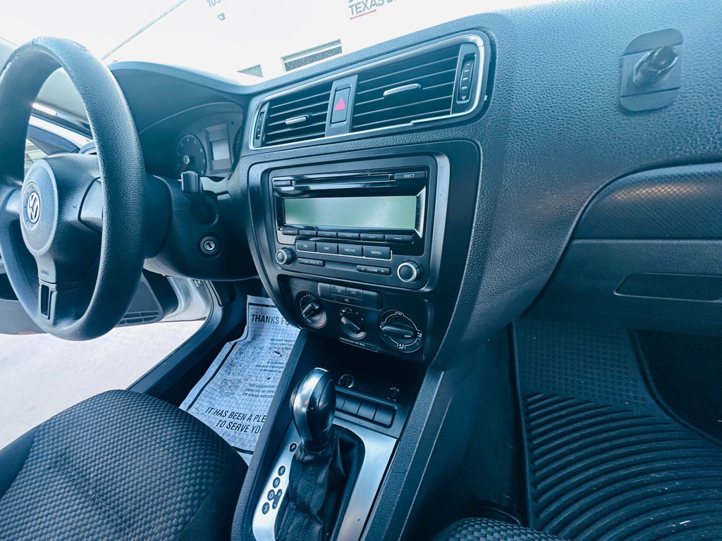 2011 Volkswagen Jetta Image 27