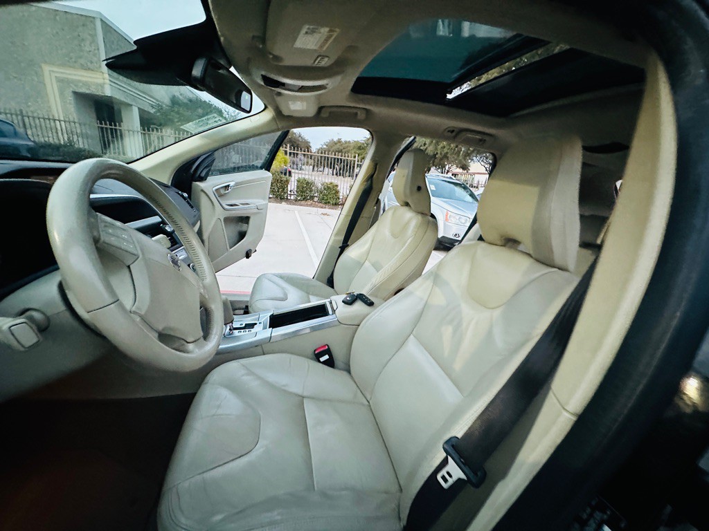 2010 Volvo XC60 Image 10