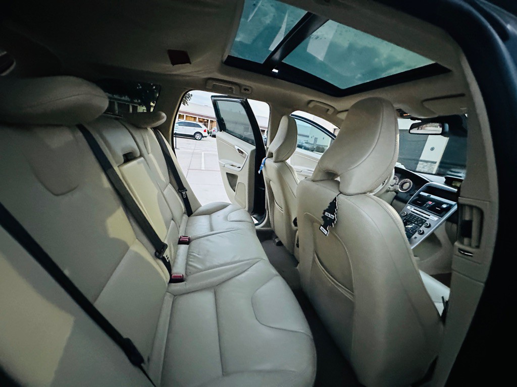 2010 Volvo XC60 Image 20