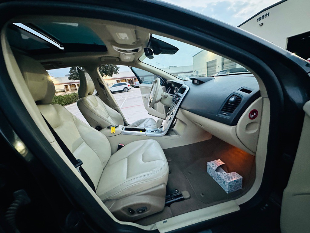 2010 Volvo XC60 Image 22