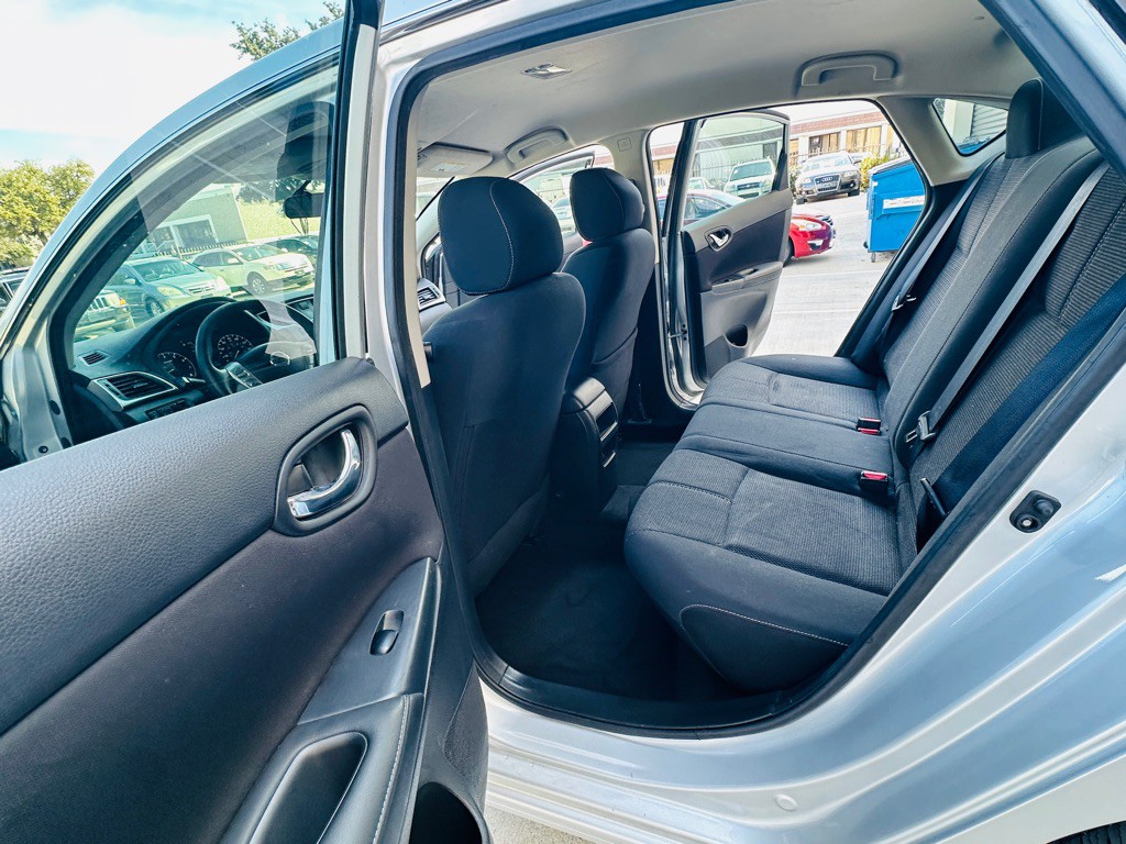 2017 Nissan Sentra Image 17