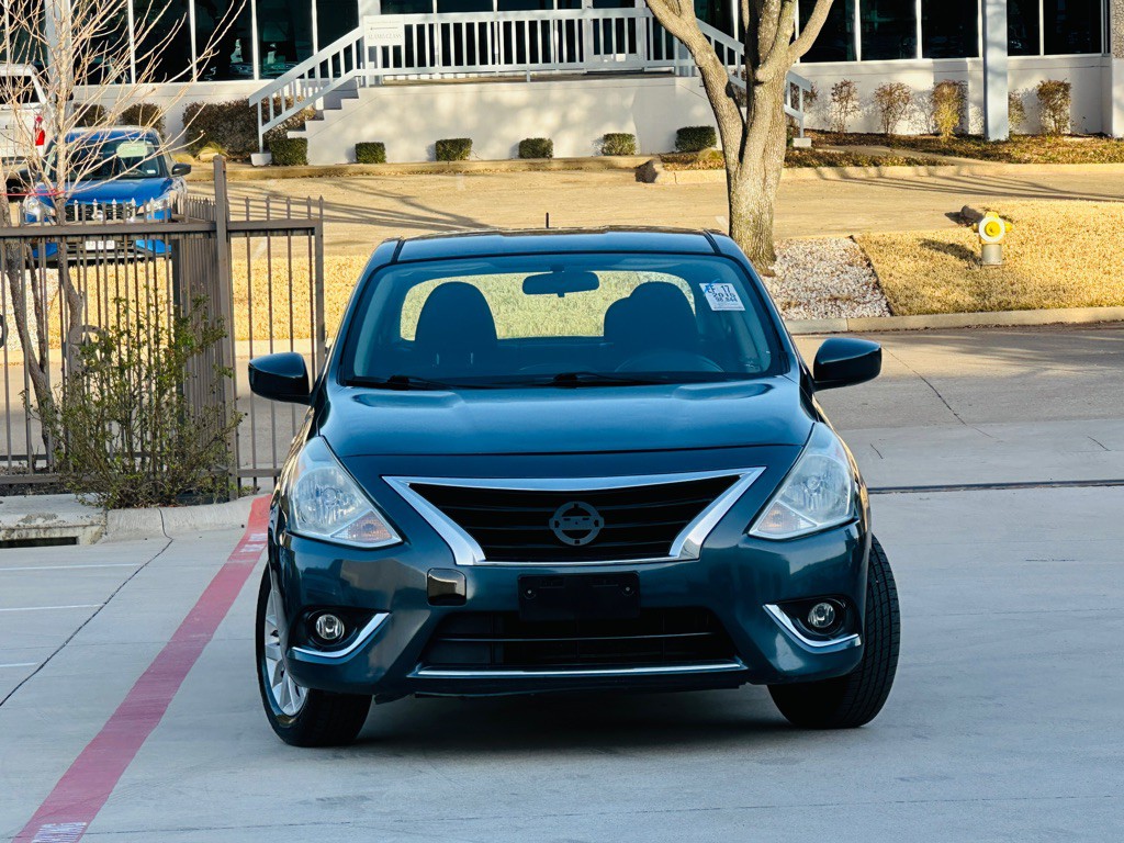 2015 Nissan Versa Image 2