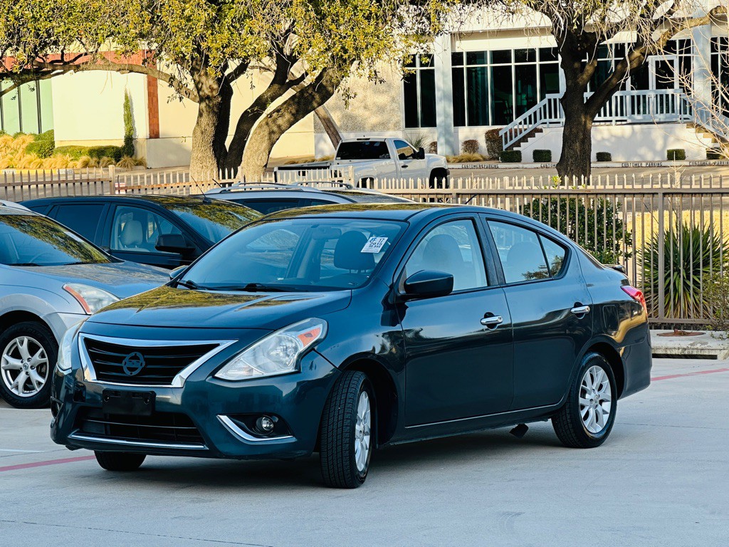 2015 Nissan Versa Image 3