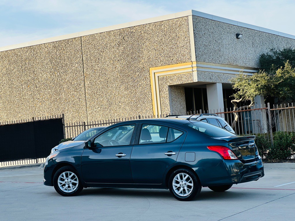 2015 Nissan Versa Image 5
