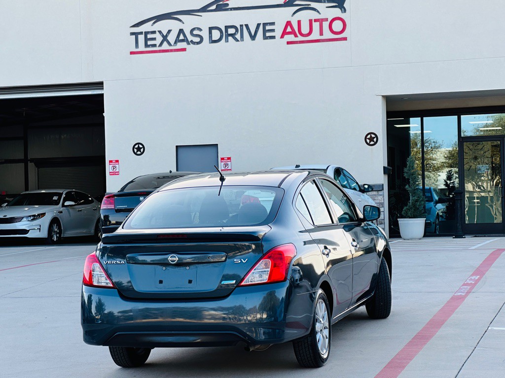 2015 Nissan Versa Image 8