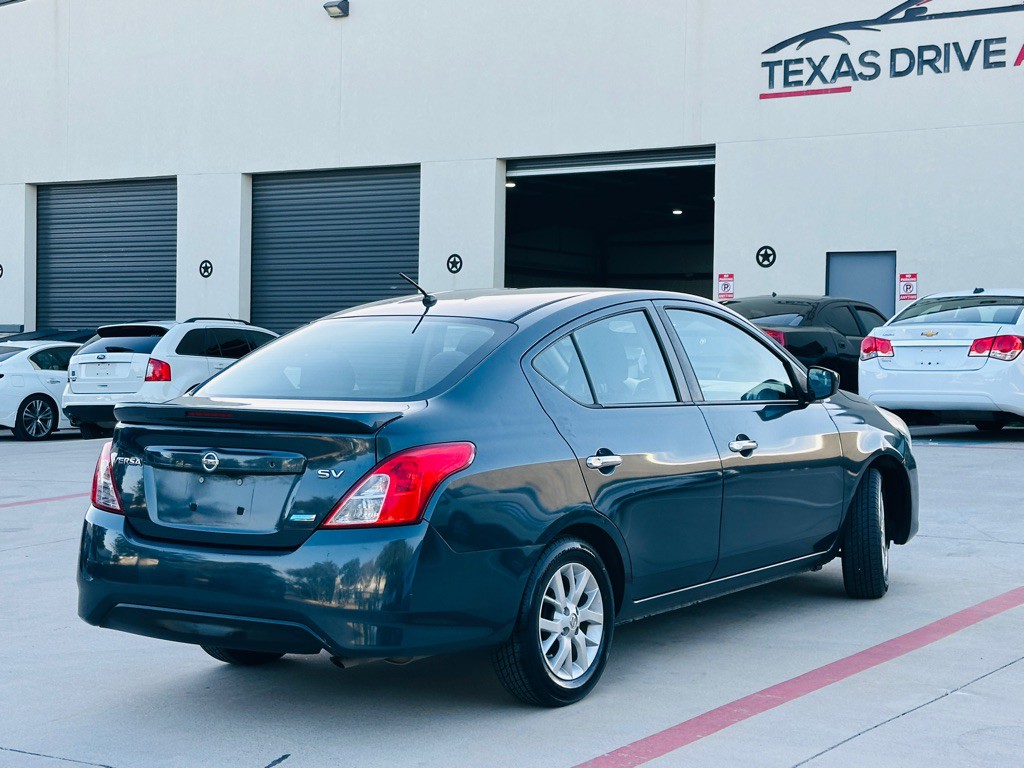2015 Nissan Versa Image 9
