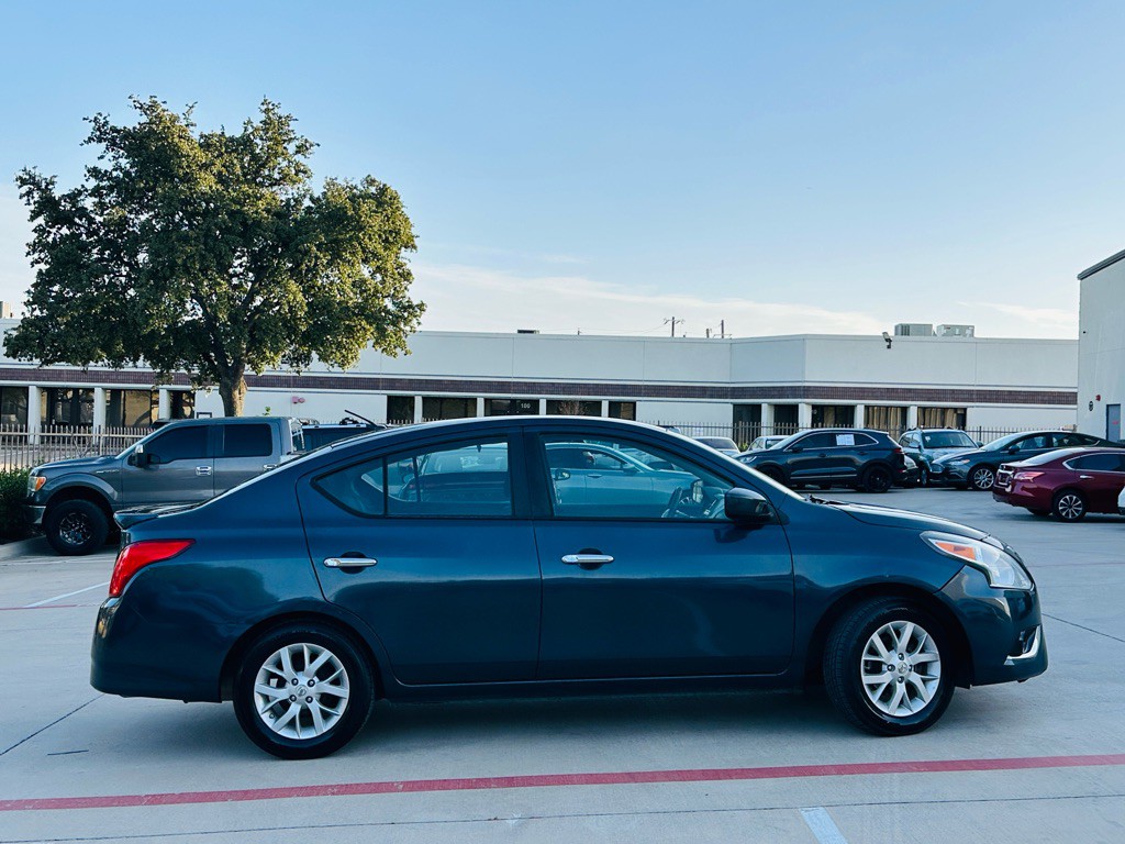2015 Nissan Versa Image 10