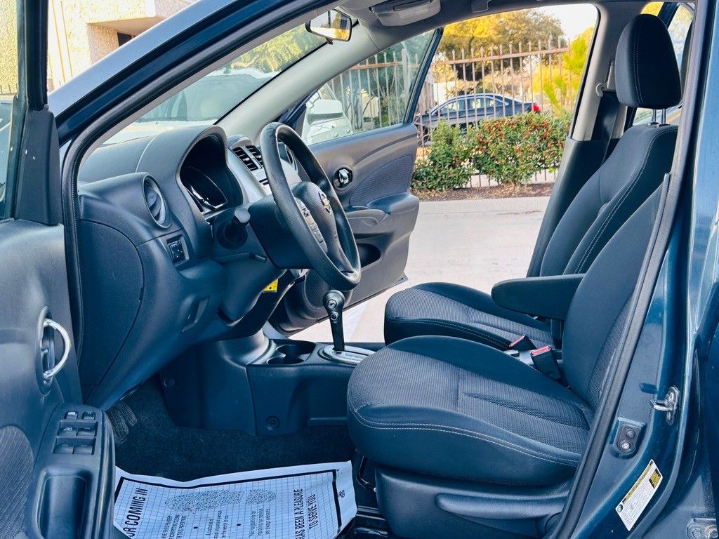 2015 Nissan Versa Image 11